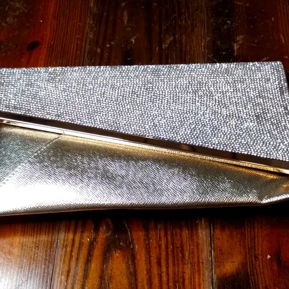 CLUTCH - Picture 1 of 1